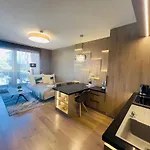 Karzo Lu 207 Free Garage 부다페스트