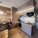 Karzo Lu 207 Free Garage 부다페스트
