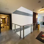 Karzo Lu 207 Free Garage 부다페스트