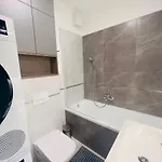 Karzo Lu 207 Free Garage 부다페스트