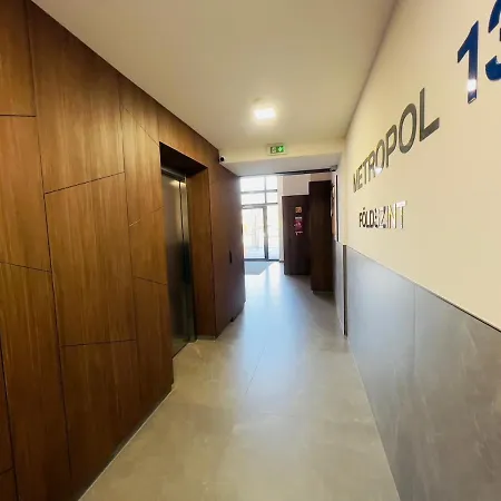 Karzo Lu 207 Free Garage بودابست