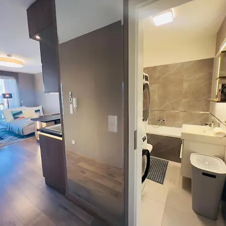 Karzo Lu 207 Free Garage * بودابست