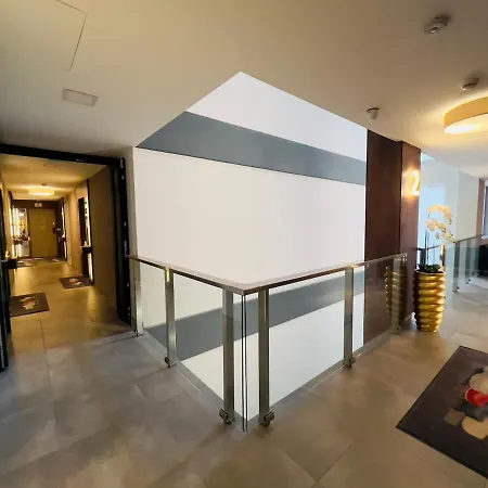 Karzo Lu 207 Free Garage بودابست