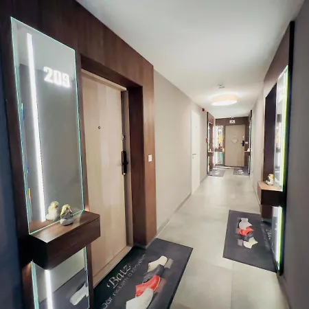 Karzo Lu 207 Free Garage بودابست